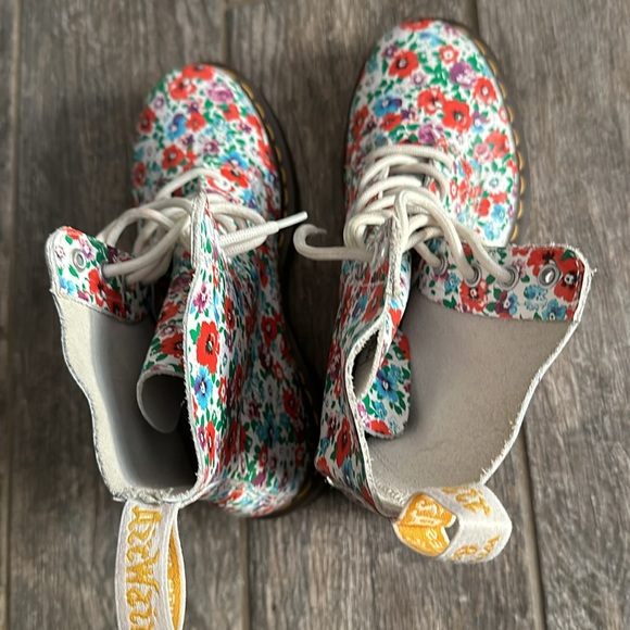 Dr Martens Pascal floral boots - Picture 7 of 9